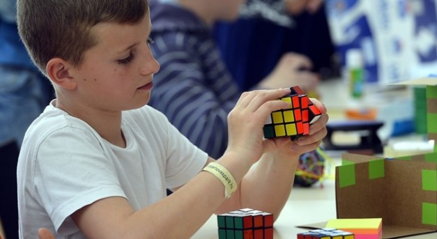Kanadai játékgyáré lett a Rubik-kocka